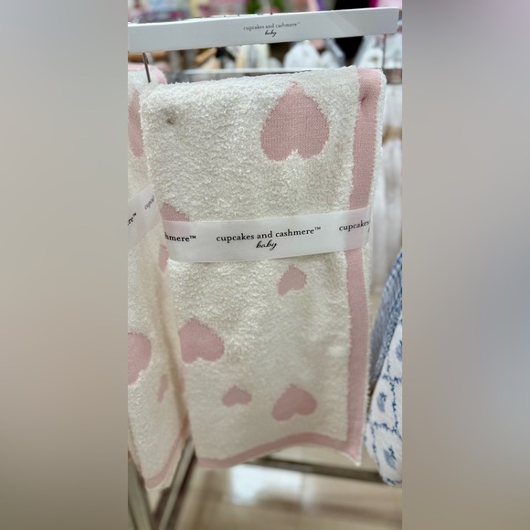 cupcake and cashmere Baby pink heart blanket - Picture 4 of 4